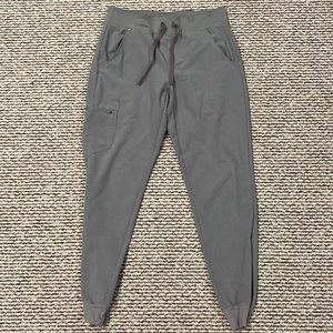 Figs. SELLING AS SET. Small top and bottom